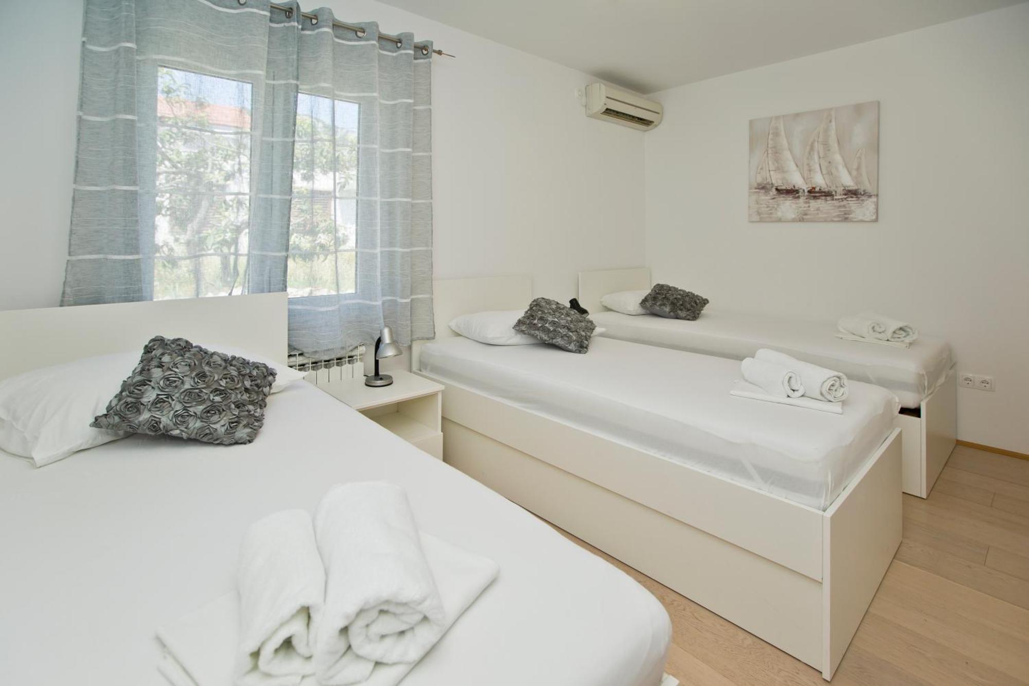 Luka'S Lodge Guesthouse & Hostel Hvar Town Exterior foto