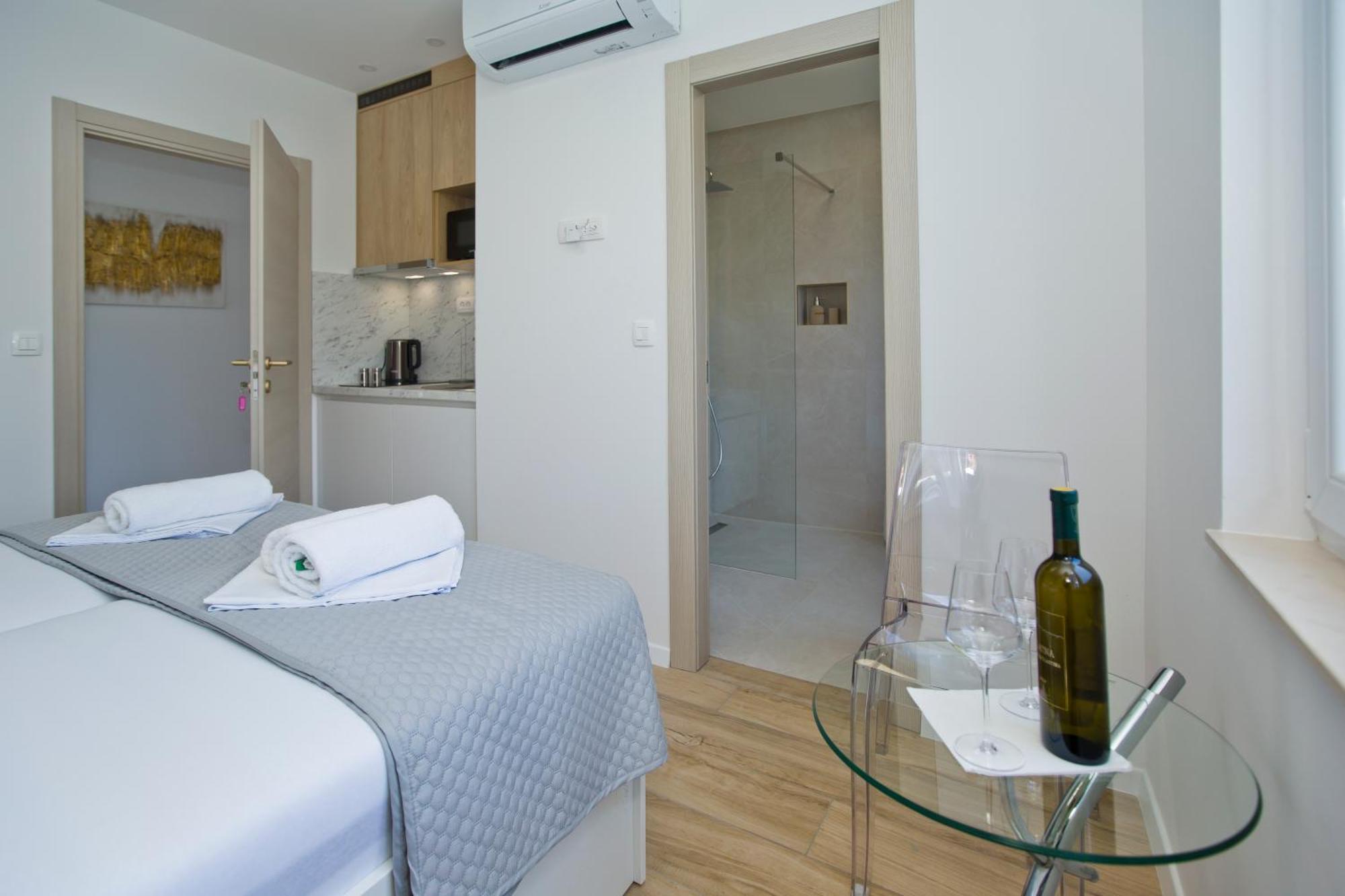 Luka'S Lodge Guesthouse & Hostel Hvar Town Exterior foto
